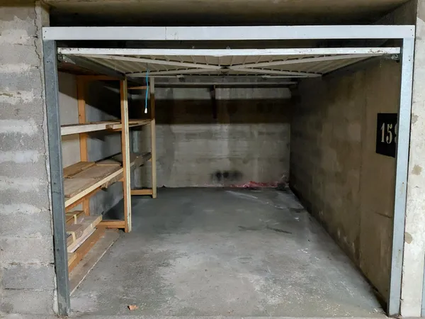 Loué box parking - 15m2 - Versailles place Alexandre 1er