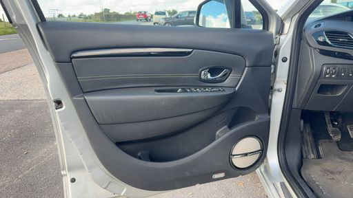 Renault Grand Scenic 1.6 dCi 130 - Bose Edition – 2015 – 131155 km – Diesel – Boîte Manuelle — photo 43