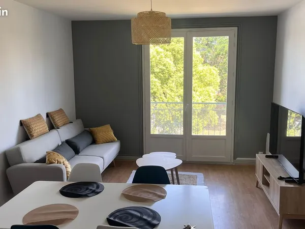 T3 rénové et meublé avec balcon - Villeurbanne