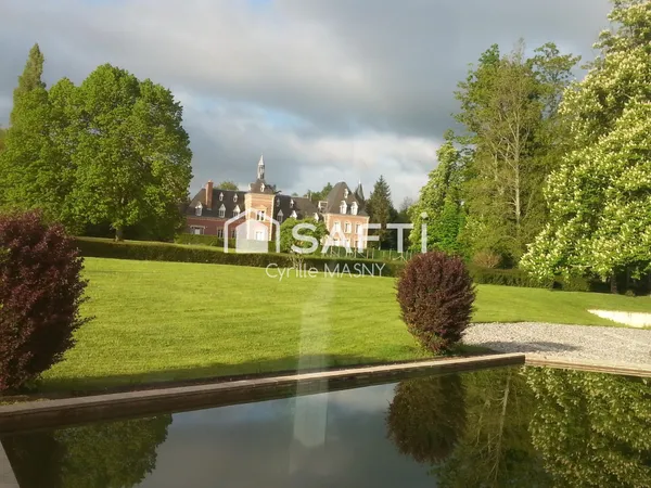 CHÂTEAU DU XIXe AVEC DOMAINE SUR 11 HECTARES
