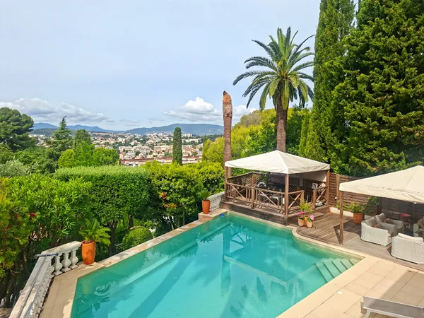 Maison Le Cannet Mairie 5 pièces 200 m² - Terrain 1350m² - Vue mer - Piscine - Jardins et terrasses 