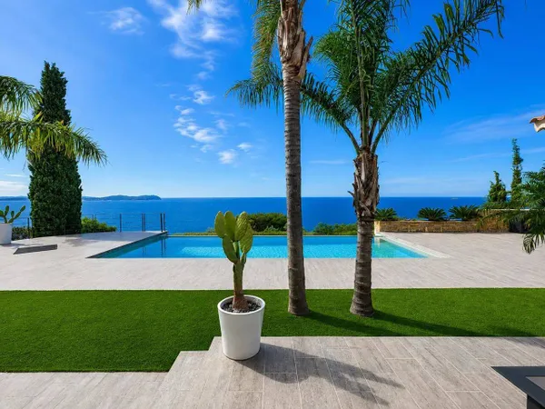 Maison 10 pièces 370 m²