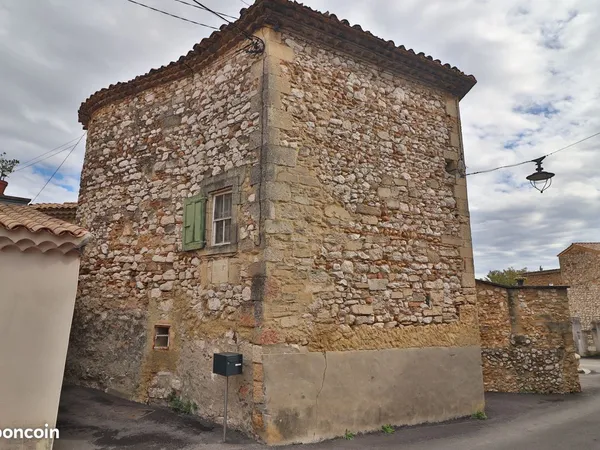 Estezargues, maison de village 65m², séjour, 2 chambres, sdb, grenier