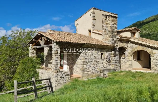 A vendre - Domaine à fort potentiel - Proche de Sisteron
