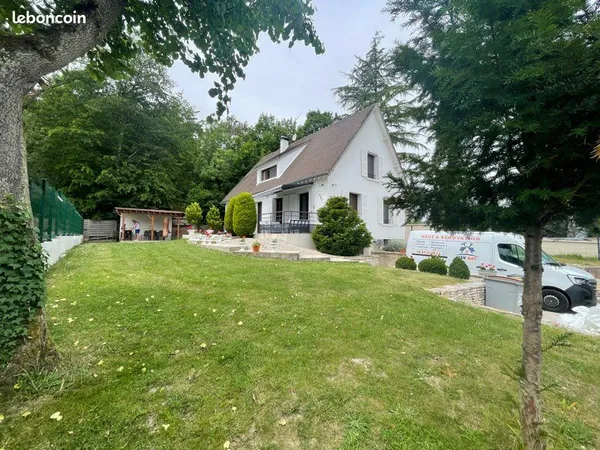 À saisir, superbe villa de cinq chambres sur sous-sol total en plein quartier historique, du Mée sur