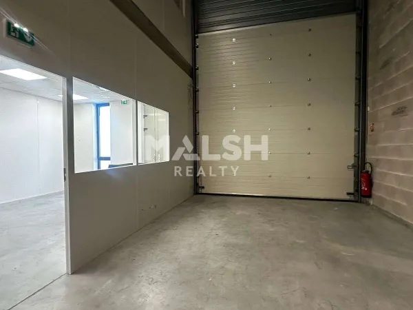 Local d'activités récent 223m² à louer à Beynost