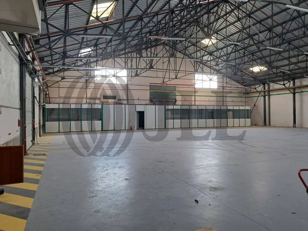 Local d'activité 828 m²