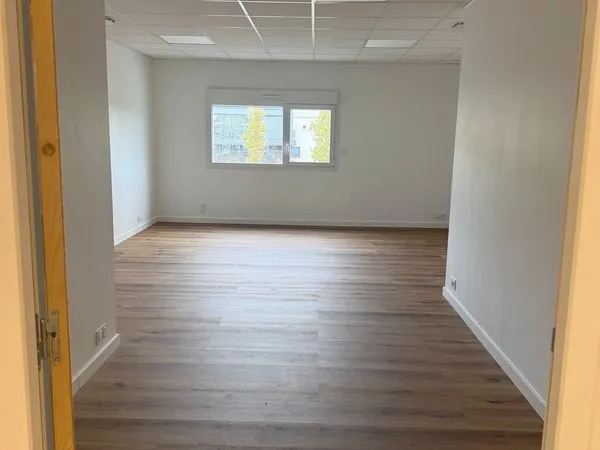 Bureau professionnel neuf de 48 m² - Azay-le-Rideau (37190)