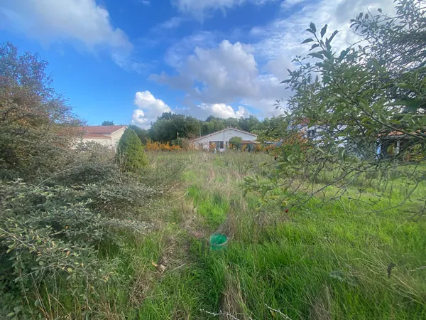 TERRAIN À BÂTIR À BREUIL-MAGNÉ