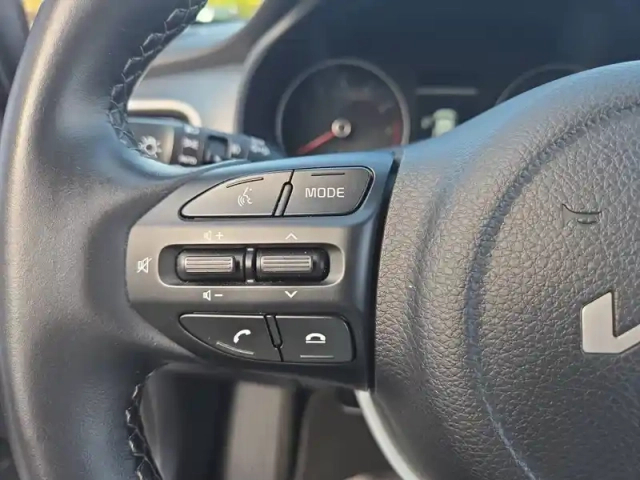 Kia Stonic 1.0 t-gdi 100 ch dct7 — photo 33