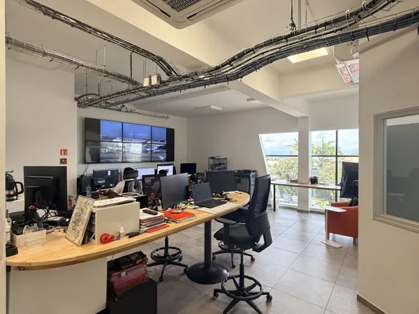 À LOUER BUREAUX 90,96 m2 LE LAMENTIN 97232 (MARTINIQUE)