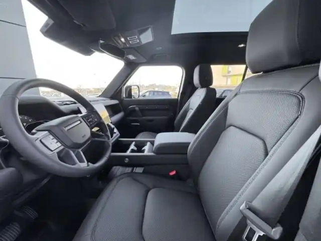 Land Rover Defender 110 2.0 p300e phev x-dynamic se — photo 19