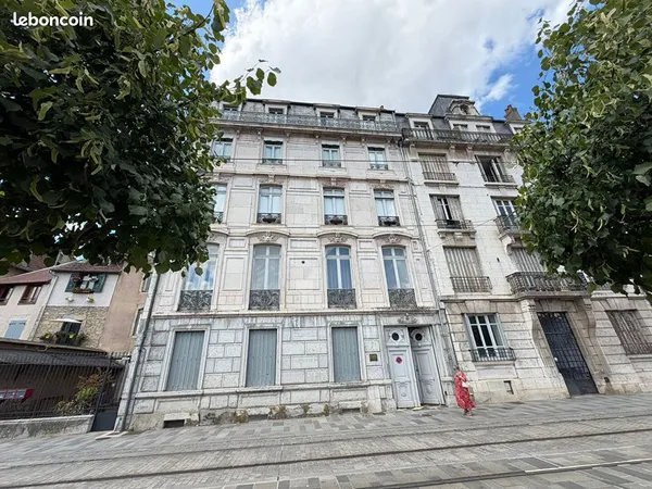 Appartement 5 pièces 157 m²