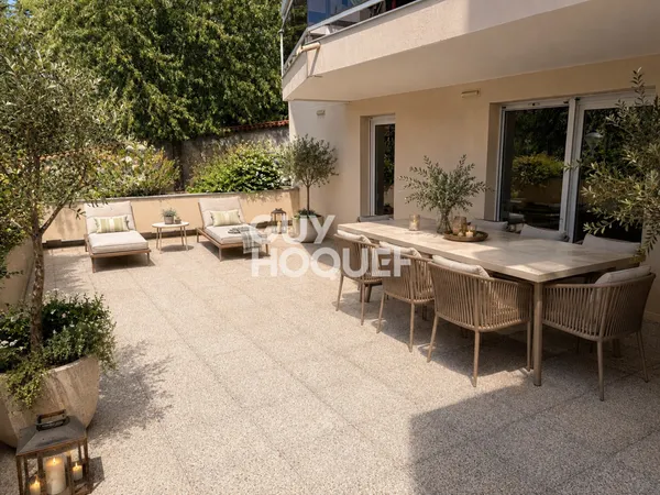 EXCLUSIVITÉ - T2 D'EXCEPTION AVEC TERRASSE DE 46 M² EN PLEIN CENTRE DE SAINT-GENIS-LAVAL