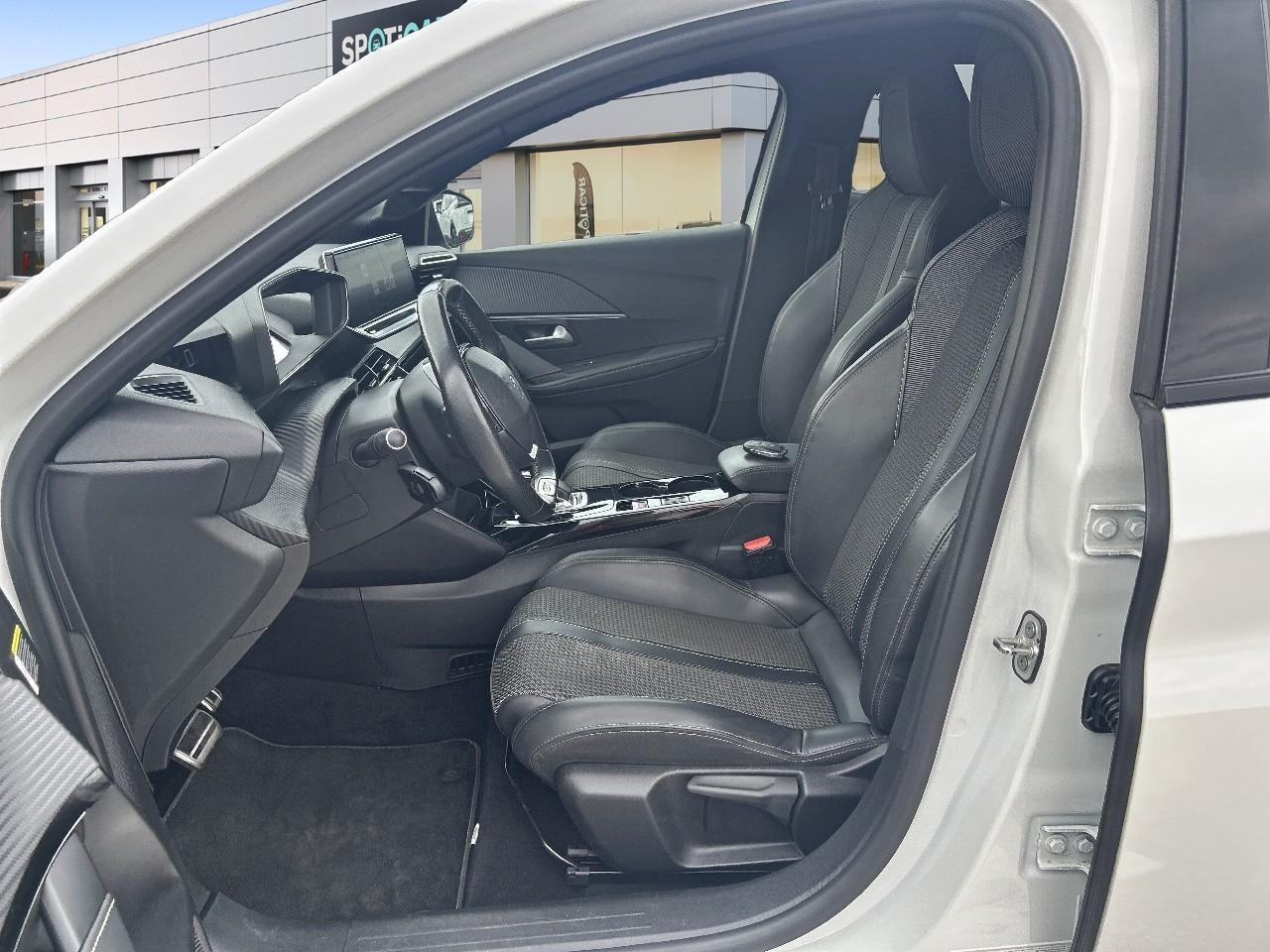Peugeot 208 e-208 136ch gt — photo 9