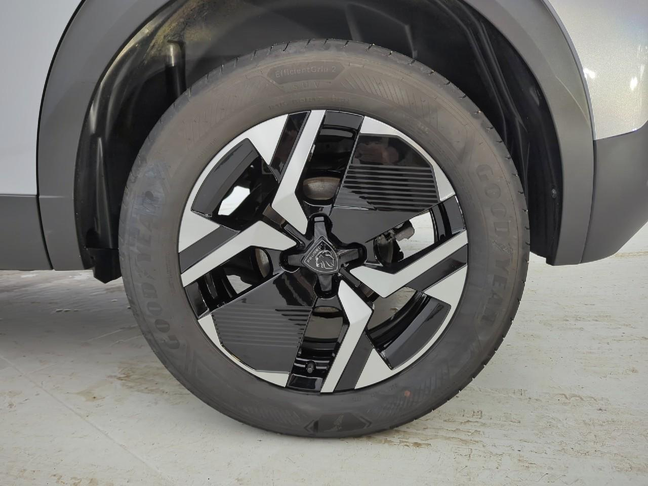 Peugeot 2008 hybrid 145 e-dcs6 allure — photo 11