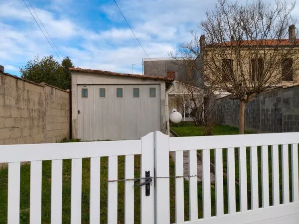 Maison lumineuse avec jardin vérandas et garage