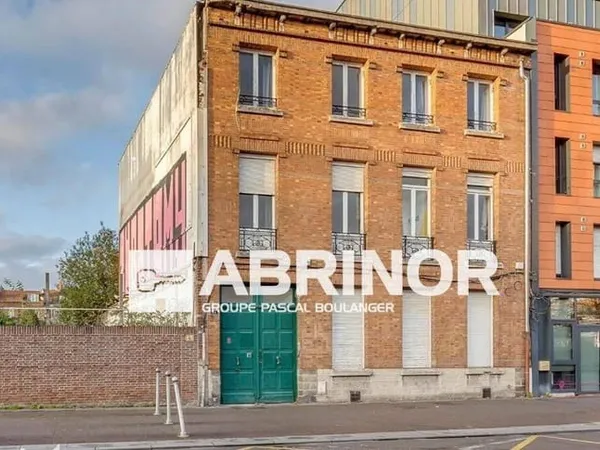 Immeuble 16 pièces 275 m²