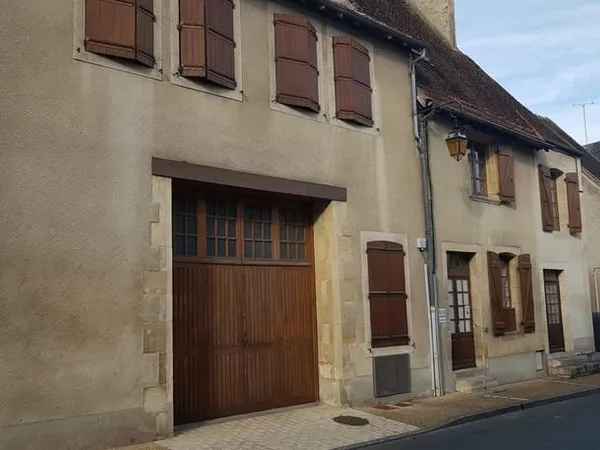 Maison spacieuse 8 pièces à vendre au centre-ville de Saint-Amand-Montrond