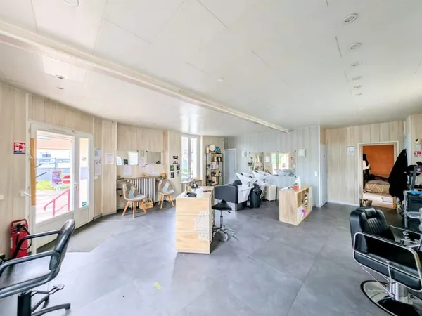 LOCAL COMMERCIAL - 63M2 - D'HUISON LONGUEVILLE