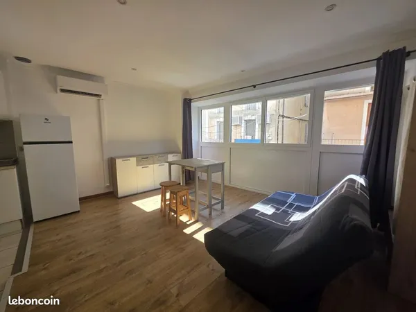 Studio 1 pièce 28 m²
