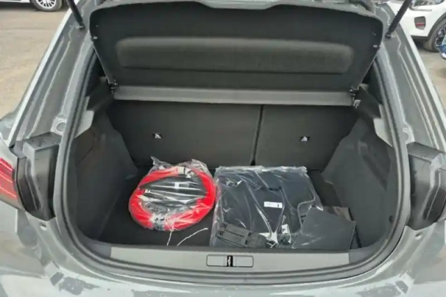 Peugeot 208 electrique 50 kwh 136ch — photo 9