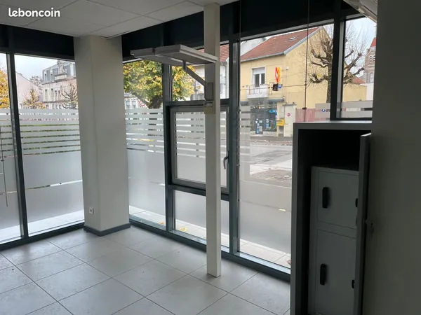 Local commercial 204m²