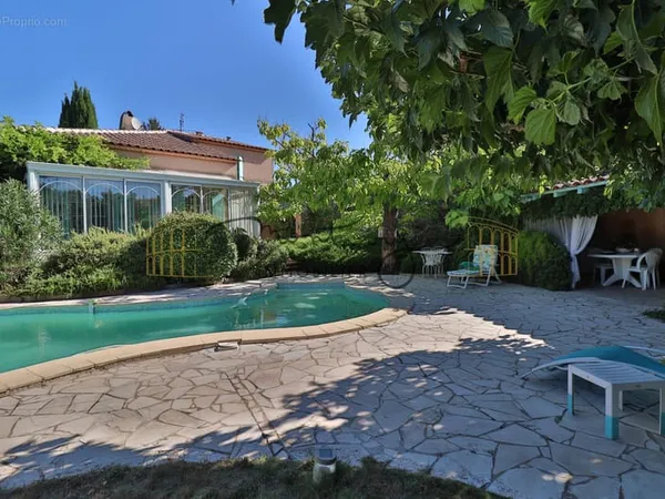 POULX Élégante villa familiale