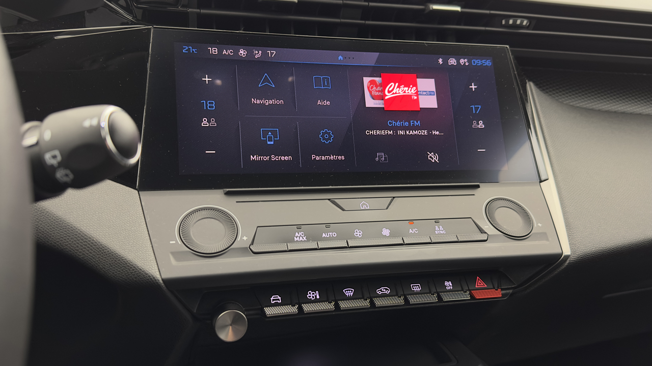 Peugeot 308 SW PHEV 180 e-EAT8 — photo 21