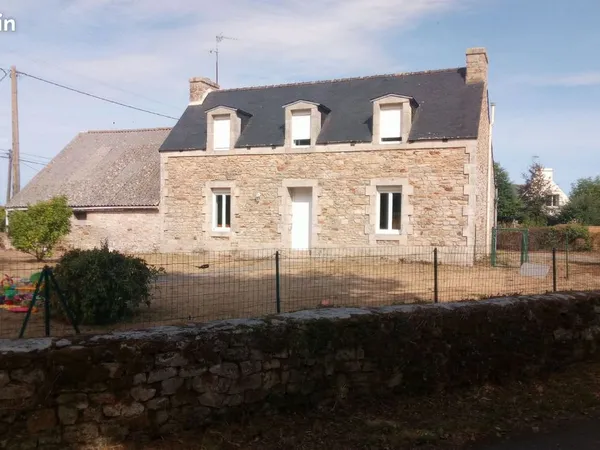 LOCATION MAISON INDIVIDUELLE - 4 pièces 102m2, non meublée située à Saint-Evarzec