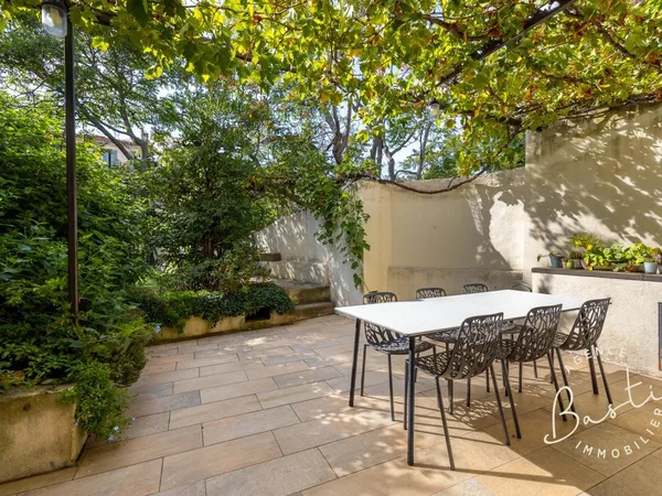 Vends maison - 103 m² - 5 pièces, 4 chambres - Marseille 13007