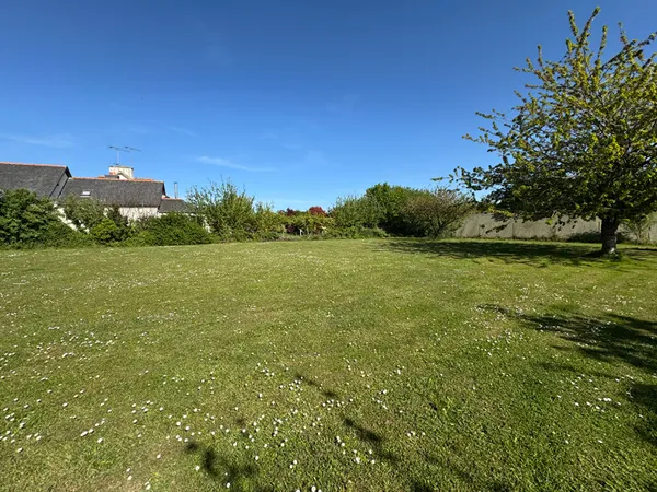 A VENDRE - HILLION/ST RENÉ - Terrain constructible - hors lotissement
