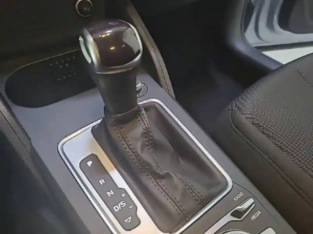 Audi Q2 35 tfsi 150 s tronic 7 — photo 17