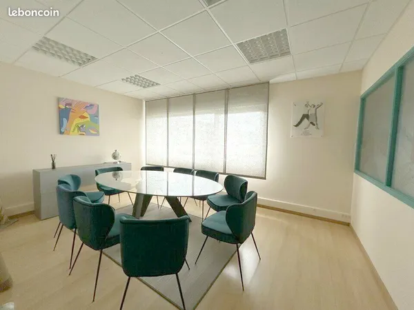 Bureaux, autos 938 m²