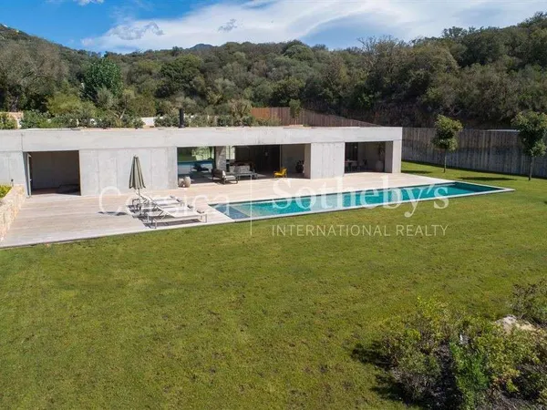 Maison 5 pièces 230 m²