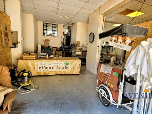 Local commercial boulangerie Mimet