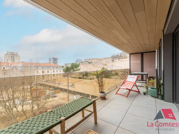 Saint - Victor 13007 T3 avec terrasse au calme et vue déga