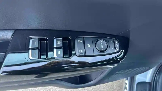 Kia Sportage 1.6 crdi 115 isg 4x2 bvm6 — photo 23