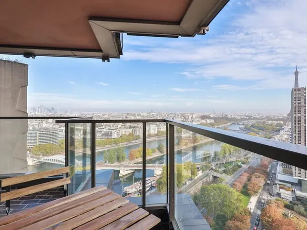 Superbe T2 avec balcon - vue Tour Eiffel et Seine