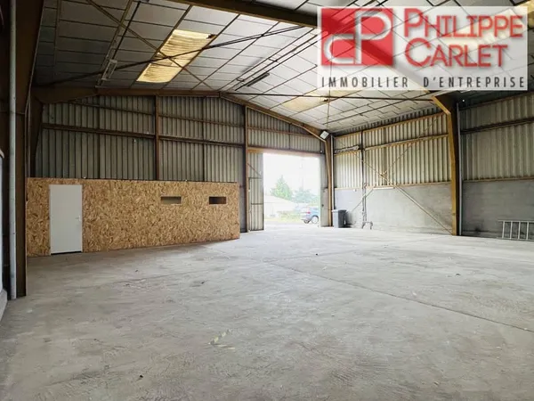Entrepôt 217 m²