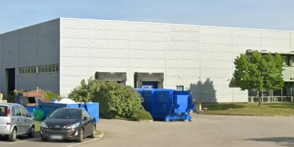 Local industriel 3830 m²