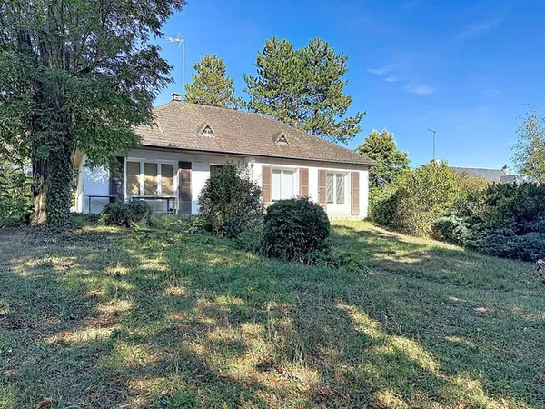 CELLETTES ? Maison lumineuse avec sous-sol complet, terrasse et terrain arboré de 1 226 m²