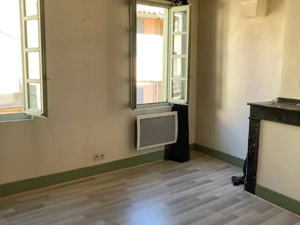SPACIEUX T3 EN SECOND ETAGE