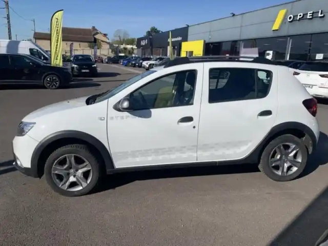 Dacia Sandero 1.0 eco-g 100ch evasion — photo 9