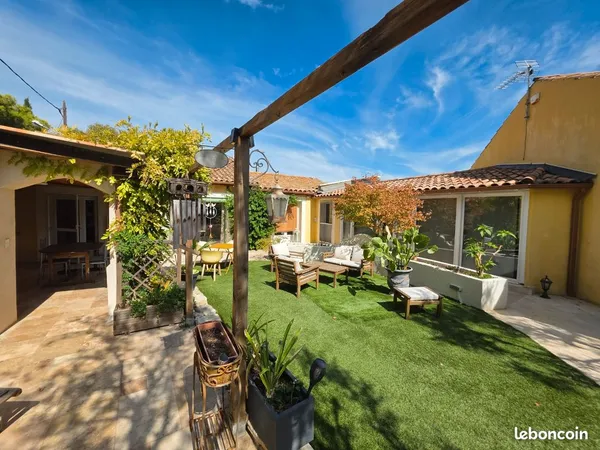 Villa 190 m2 de plain-pied 1330 M2 de terrain à Narbonne