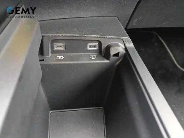 Peugeot 3008 hybrid 136 e-dcs6 — photo 31