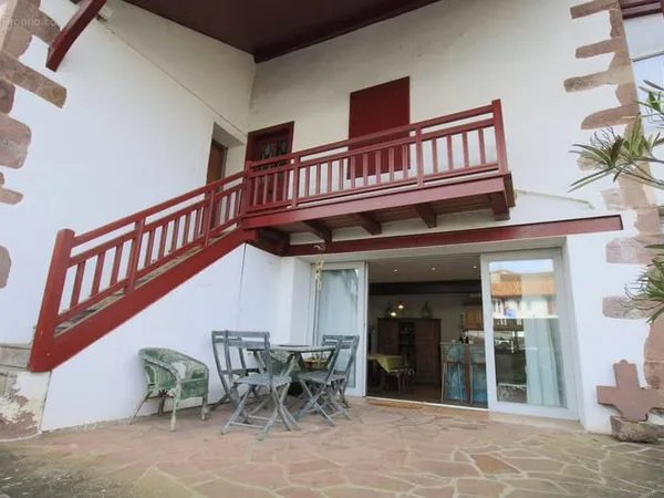 Saint Jean le Vieux - Maison traditionnelle de 220 m2 sur 622m2 de terrain