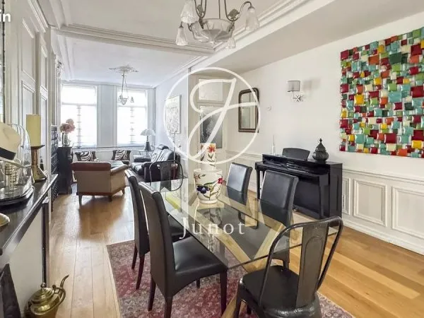 Maison 8 pièces 219 m²