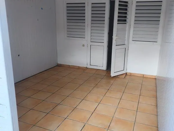 Loue studio avec mezzanine