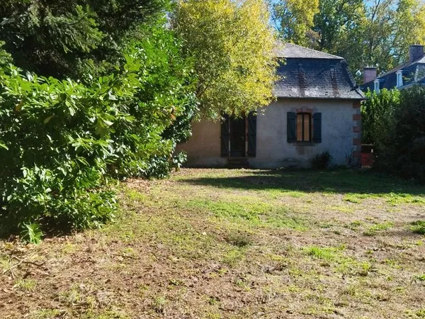 Un pavillon plein de charme, offrant espace, confort et verdure, à découvrir sans tarder